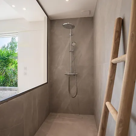 Nidazur Vi4413 By Riviera Homes * نيس